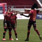 Madelin Riera (i) y Nicole Charcopa (d) fueron las figuras de las Leonas al marcar dobletes.