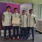 Diego Arévalo, Darwin Castro, Julio Chuqui y Sebastián Rosero, en la entrega del diploma.