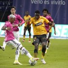 Toreros y rayados se van al descanso con un empate.