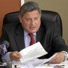 2012. Ese año, Pedro Delgado se fue a la boda de su hijo en Miami, tras reconocer que no estaba titulado.