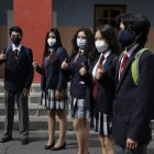 Felicidad. Los estudiantes pudieron verse con sus amigos luego de varios meses de educación en línea.
