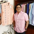 Juan Carlos Orellana, gerente del negocio Guayaberas Orellana.