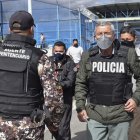 Actividad. El director del SNAI Fausto Cobo hizo un recorrido en la cárcel de Cotopaxi.