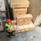 Bodegas. En las almaceneras temporales siempre entra o sale una gran variedad de artículos. En su mayoría, importados.