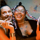 La letra del tema  fue compuesto por las dos intérpretes, además de Leo RD y Raimy Paulus.