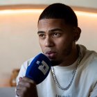 Myke Towers en una entrevista con la Agencia Efe.