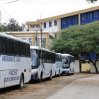 El parque automotor de la Universidad de Guayaquil se encuentra parqueado en la Ciudadela Universitaria.