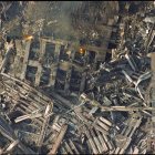 Fotograma sin fechar de especializados en el manejo del hierro cortando los restos de la estructura de la Torre Norte del World Trade Center de la ciudad de Nueva York, que forma parte de una ambiciosa exposición en el Centro Internacional de Fotografía (ICP, por sus siglas en inglés), titulada "Recordando el 11-S". Centenares de fotografías conmemoran desde hoy, jueves 8 de septiembre de 2011, el décimo aniversario de los atentados del 11 de septiembre de 2001 contra el World Trade Center de la gran manzana. En este caso, la fotografía sirve como una herramienta para documentar y como un medio curativo", dijo en un comunicado el director del centro, Willis Hartshorn, sobre la exposición, que incluye imágenes con diferentes perspectivas sobre los ataques terroristas que conmocionaron al mundo hace una década. EFE/ Gregg Brown/International Center of Photography (ICP)/USO EDITORIAL SOLAMENTE/SOLO SE PUEDE USAR UNA VEZ/ NO VENTAS/NO ARCHIVO EEU