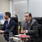 El representante del FMI en Ecuador, Julien Reynaud, y el ministro de Economía y Finanzas, Simón Cueva.