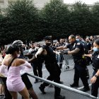 Se han realizado múltiples arrestos cuando decenas de policías se enfrentaron con los manifestantes de BLM.