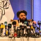 Amir Khan Muttaqi durante una rueda de prensa.