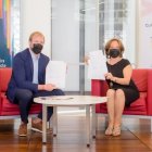Bradley Hilgert, vicerrector académico y Elena Machuca, ministra de Cultura y Patrimonio, firmaron el documento.