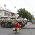 Provistos de tanquetas, elementos de las Fuerzas Armadas desarrollaron el operativo en la Isla Trinitaria.