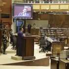 Defensa. El funcionario fue conducido desde la cárcel 4 de Quito hasta el Pleno de la Asamblea.
