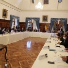 El presidente Guillermo Lasso y el canciller Mauricio Montalvo participaron el pasado lunes en una reunión con el cuerpo diplomático ecuatoriano acreditado en el exterior. El jefe de Estado y el titular de la Cancillería presentaron las líneas de trabajo en materia de política exterior.