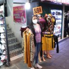 1. Comercio. Hay varias ofertas a lo largo de la J: desde zapatos hasta brochas para maquillar.