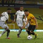 Barcelona gana el primer tiempo en su encuentro con Deportivo Cuenca.