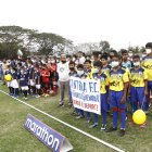 Estreno. Varios de los equipos que disputarán este torneo, correctamente uniformados en la inauguración.