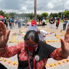 Indígenas ecuatorianos celebran la fiesta de la luna o Kulla Raymi, hoy, en Quito (Ecuador).