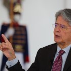 El presidente de Ecuador, Guillermo Lasso, habla en entrevista con Efe hoy, en Quito (Ecuador).