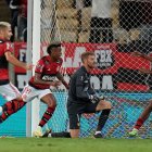 Bruno Henrique anotó un doblete en la primera parte para poner a ganar a Flamengo.