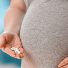 Cada vez son más los estudios que sugieren que la exposición prenatal al paracetamol podría alterar el desarrollo del feto.