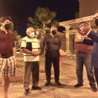 Comunidad. Los vecinos ultiman detalles para llevar a cabo la actividad cívica.