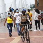 Sesenta y cinco de los 88 agentes que son parte de la Policía Turística de Guayaquil son mujeres, quienes en bicicleta rondan los sitios emblemáticos y más visitados.