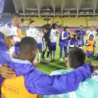 Los jugadores del Cumbayá festejan por el ascenso a la serie A de LigaPro.