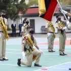 En el colegio Vicente Rocafuerte de Guayaquil se desarrolló la ceremonia de juramento a la bandera con la presencia de los abanderados y escoltas.