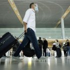 Referencial. Viajeros en el aeropuerto.