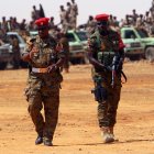 Imagen de archivo de unos soldado sudaneses en unas maniobras militares en Omdurman, el pasado mes de mayo.