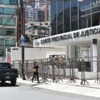 Diligencia. El presidente de la Corte de Pichincha no pudo instalar la audiencia de formulación de cargos para la jueza suspendida.