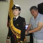 La cadete Angelina  Valderrama Álvarez es la abanderada de la Academia Naval Altamar.
