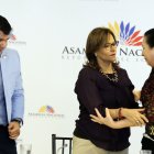 Entrega. Patricia Ochoa, viuda de Jorge Gabela, durante la entrega del informe sobre la muerte de su esposo.