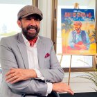 Imagen de archivo del artista dominicano Juan Luis Guerra posa durante una rueda de prensa sobre el lanzamiento del documental ""Entre el mar y las palmeras".