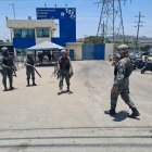 Fuerzas Armadas permanecen en los exteriores del centro penitenciario