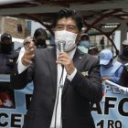 En radio. Hace tres semanas el alcalde inició el programa "Chulla alcalde"