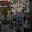 Pobreza de ingresos en Venezuela llega a 94,5 %, según encuesta universitaria.