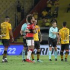 Los jugadores de Flamengo felicitaron a los de Barcelona por la entrega en la serie.