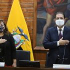 Solemnidad. La vicealcaldesa, Brith Vaca, y el alcalde de Quito, Santiago Guarderas, cantaron el Himno Nacional en el acto de posesión en el Municipio el pasado 30 de septiembre.