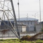 Control. Los internos vigilaron la mañana del domingo desde lo alto de los pabellones el movimiento que se deba en la cárcel.