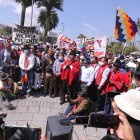 Dirigentes indígenas mientras avanzan a Carondelet.