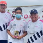 Andrés Gómez (i), organizador; Pico, campeón Sub-16 y Danilo Carrera.