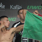 Christian Rivas (Izq.) se llevó la victoria por decisión unánime