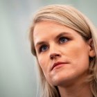 La exempleada de Facebook Frances Haugen testifica ante el subcomité de Protección al Consumidor, Seguridad de Productos y de Datos del Senado de EE.UU., este 5 de octubre de 2021, en Washington.