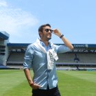 El exfutbolista argentino nacionalizado ecuatoriano confiesa que nunca pensó que podría ser otra cosa más que futbolista.