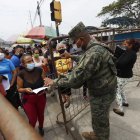 Noticias. Quienes no tienen contacto directo con su familiar, van hasta la cárcel para obtener información.