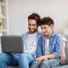 La comunicación entre padres e hijos es clave.