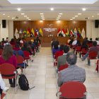 Las autoridades de la Universidad Andina Simón Bolívar, en una asamblea con su comunidad en la que analizaron la situación económica de la entidad.